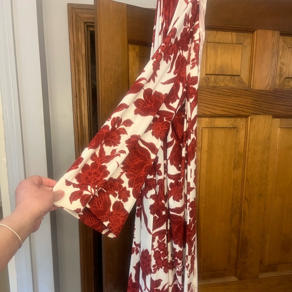 Mason Grey LA white and crimson kimono robe